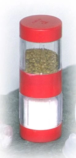 Coghlans Salz/Pfefferstreuer Rot