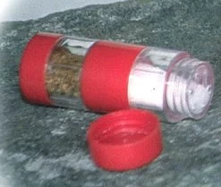 Coghlans Salz/Pfefferstreuer Rot -Robens Store Coghlans Salz Pfefferstreuer rot 5 404571