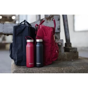 Primus Edelstahlflasche Klunken 0,7L Schwarz 6 Primus Edelstahlflasche Klunken 0,7L Schwarz – Bild 4